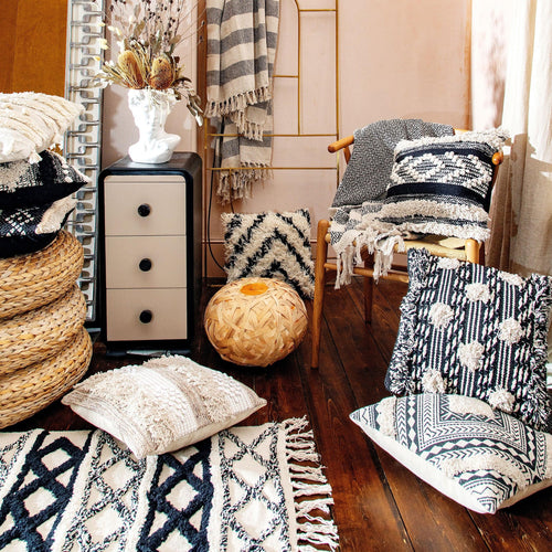 Black And White Tufted Dot Cushion - Boxzy